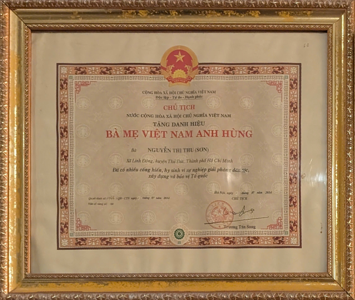 Danh hiệu Bà mẹ Việt Nam Anh hùng — bà Nguyễn Thị Thu (Sơn)