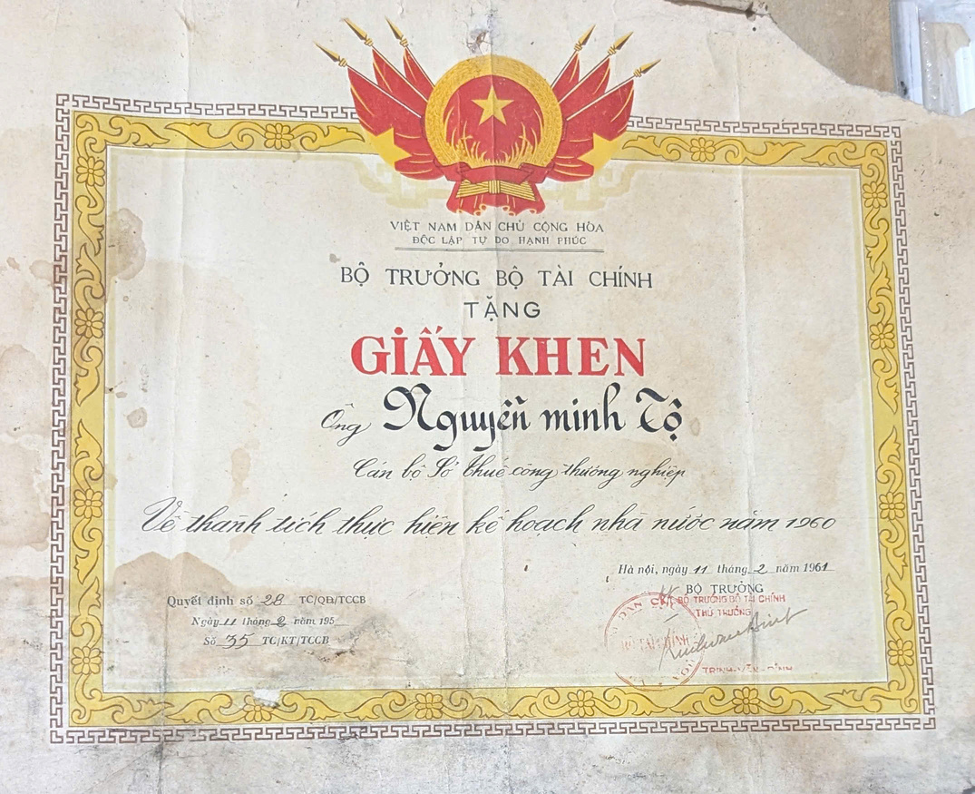 Giấy khen Bộ Tài chính — ông Nguyễn Minh Tộ