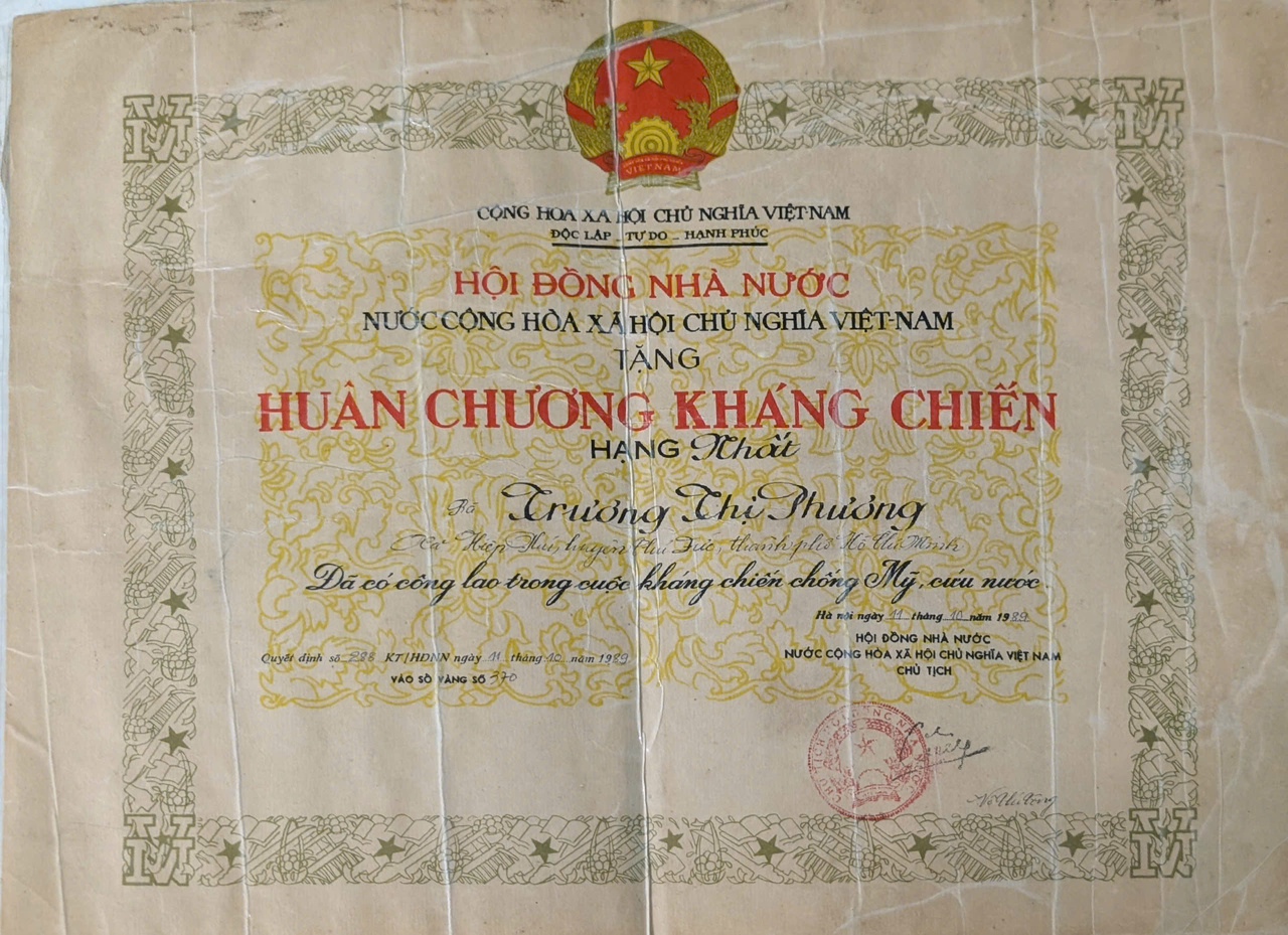 Huân chương Kháng chiến hạng Nhất — bà Trương Thị Phượng