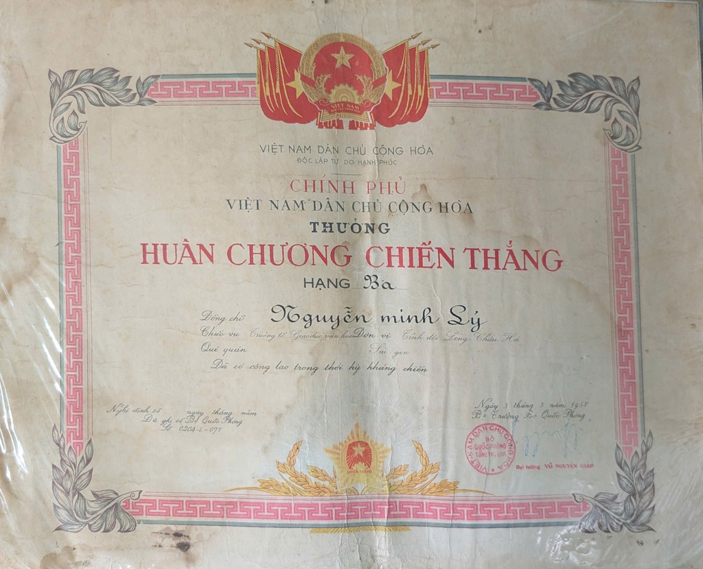 Huân chương Chiến thắng hạng Ba — ông Nguyễn Minh Lý